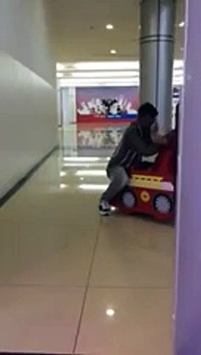 ٰIndia- This Video Of A Mall Toy Car Operator Forcibly Kissing A Child Will Scare You Even If You Are Not A Parent