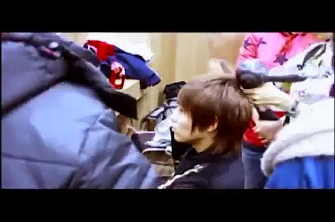 kyuhyun changing his cloth!!![cute~~~]