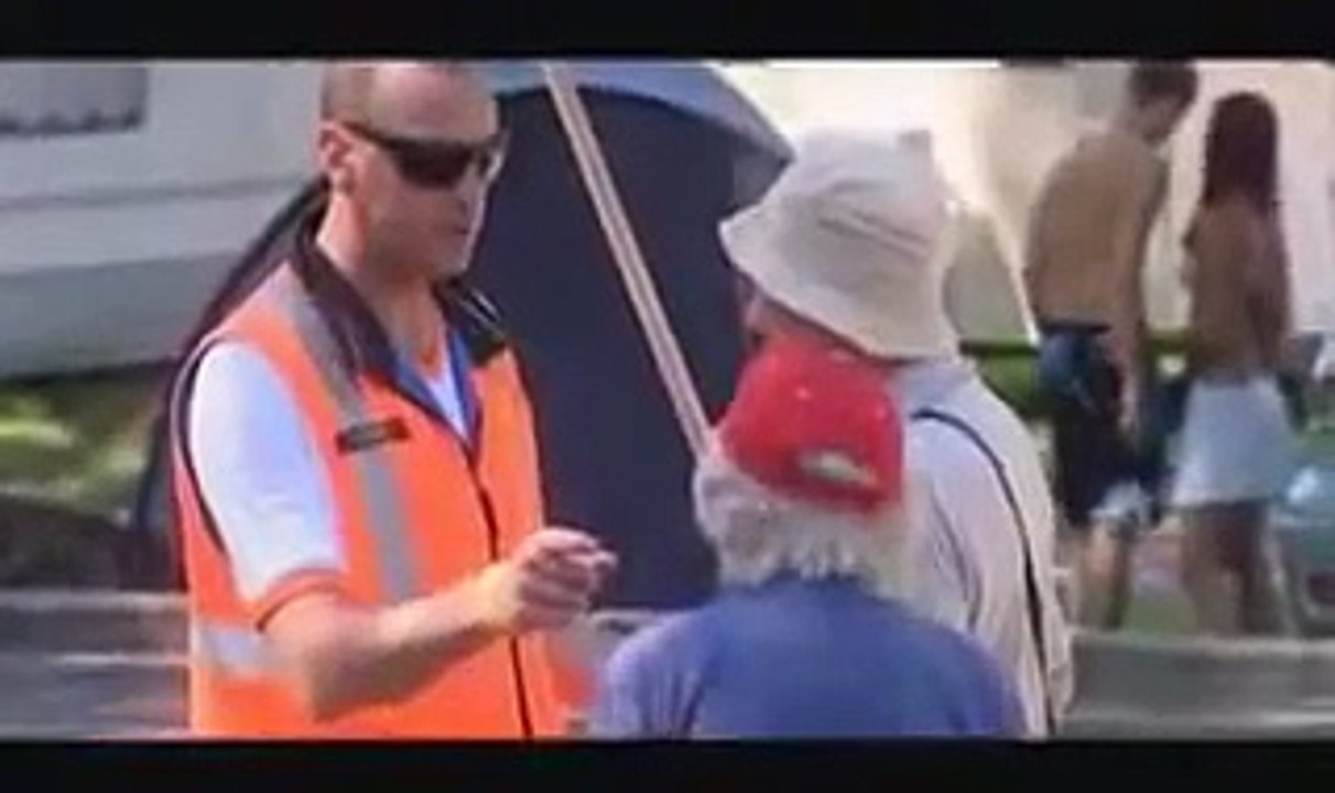 tom jaagt de nederlanders weg
