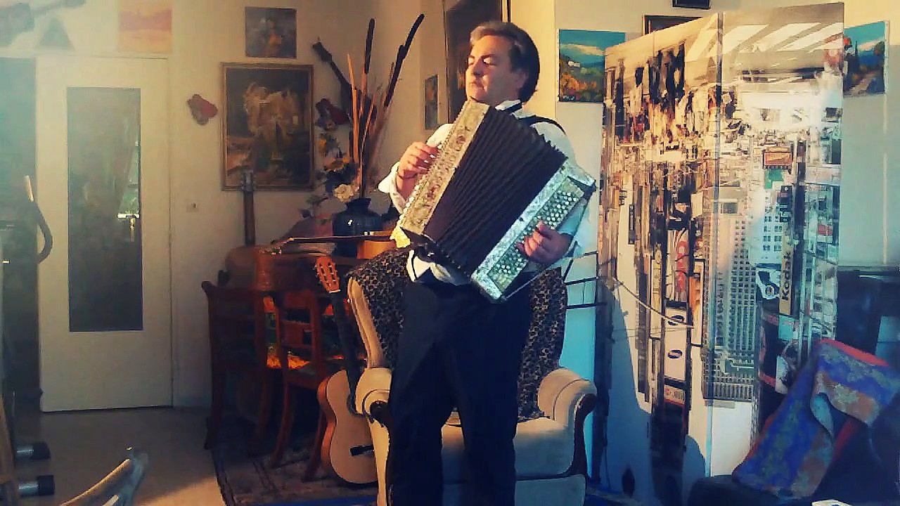 jess et son accordeon AVE MARIA TO MY MOTHER a ma maniere