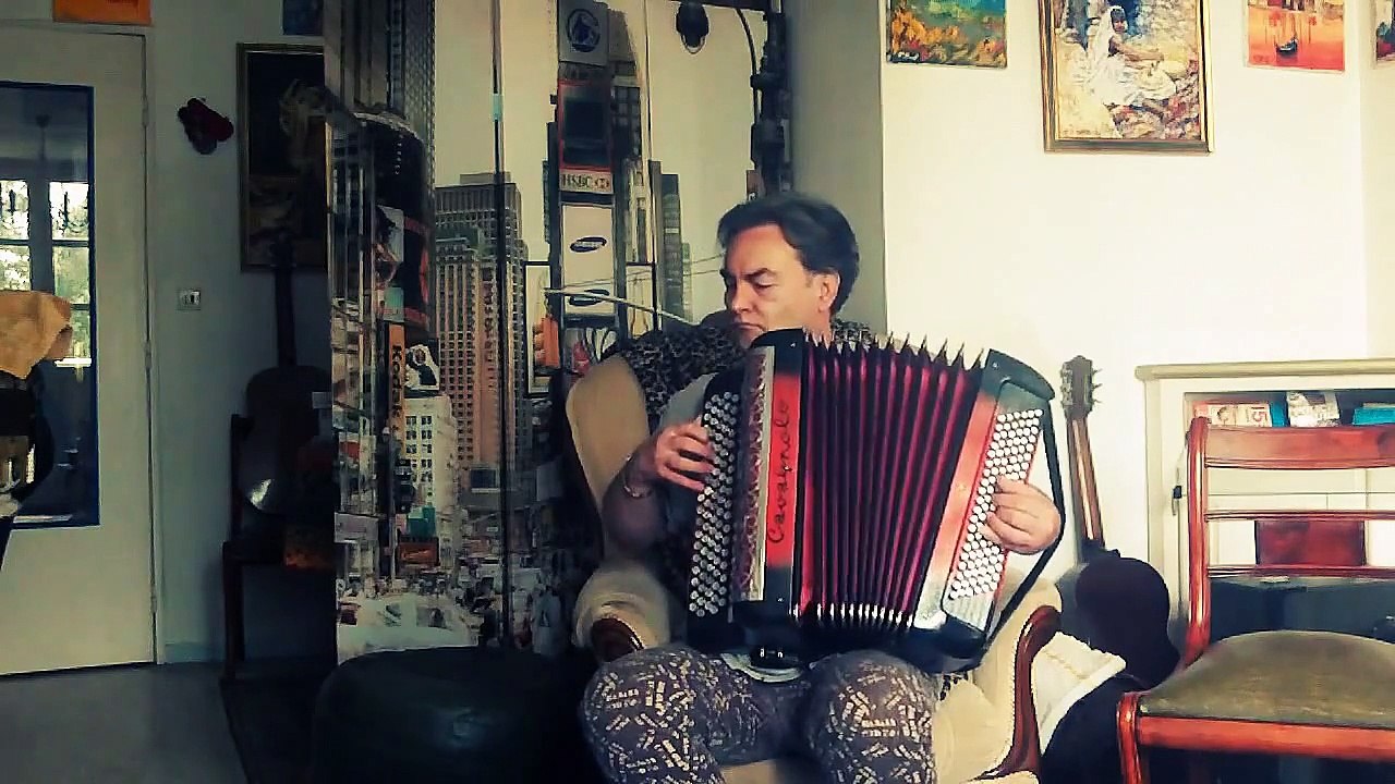 Cesar  PETIT CHEVAL BLANC IL S APPELAIT stewball *****