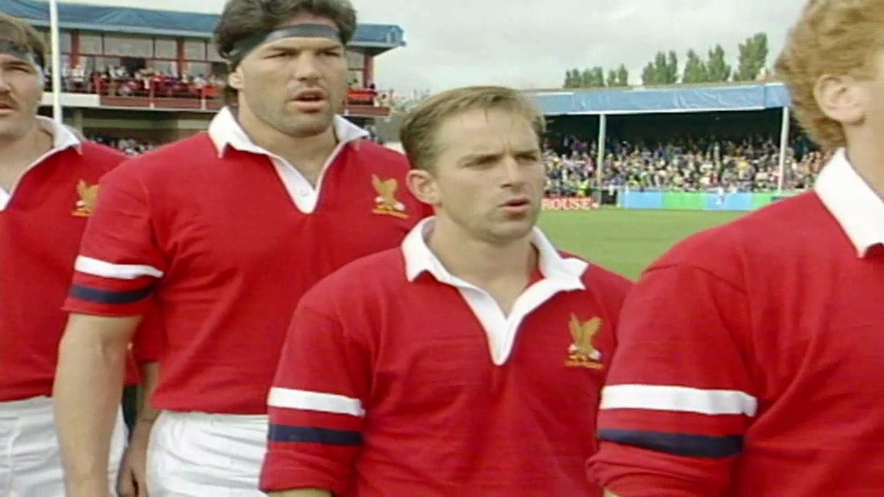 Anthem: USA sing "The Star-Spangled Banner"