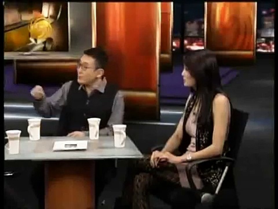 锵锵三人行2011 03 09 A   干露露上电视节目让锵锵三人行黯然失色四人行