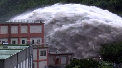 Amazing mega flood at Dam in Taiwan