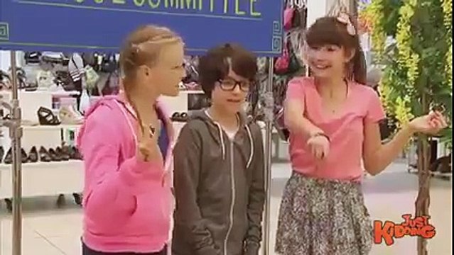 Incredibile ma vero scherzo del divano trasparente.