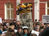 Motobraucēji protestē pie Saeimas