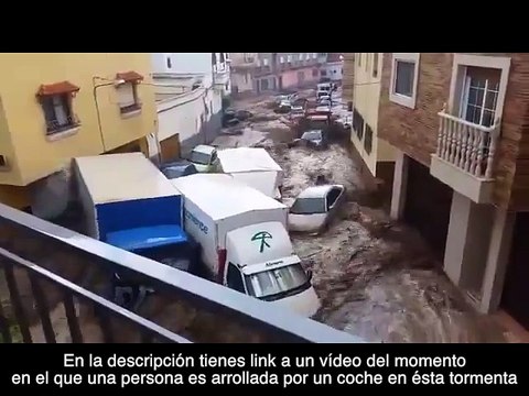 Massive flooding in Spain taking off trucks from the road!
