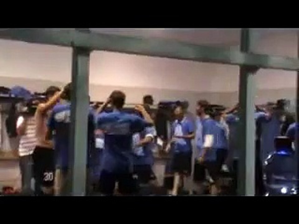 Il Novara in serie A - L'esultanza dei giocatori nello spogliatoio
