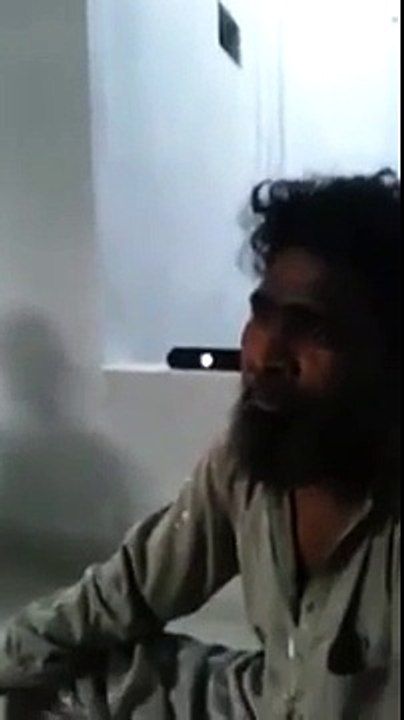 Melodious voice of a painter / construction worker in Pakistan. MashaAllah