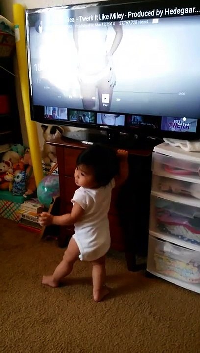 Baby dancing /Twerk it like miley