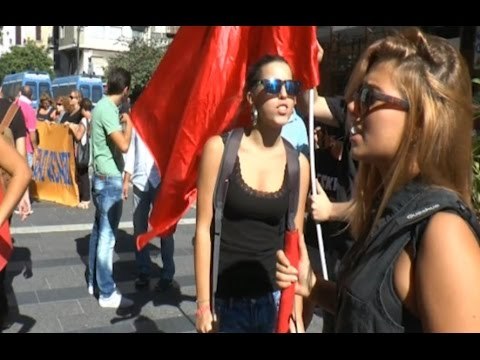 Napoli - Sblocchiamo noi Bagnoli , protesta di movimenti e disoccupati (07.09.15)