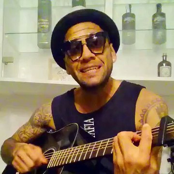 Este jugador del Barcelona muestra sus dotes cantando reggaeton