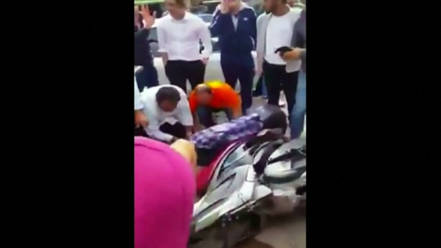 Local shopkeepers take on armed robbers in jewellery theft