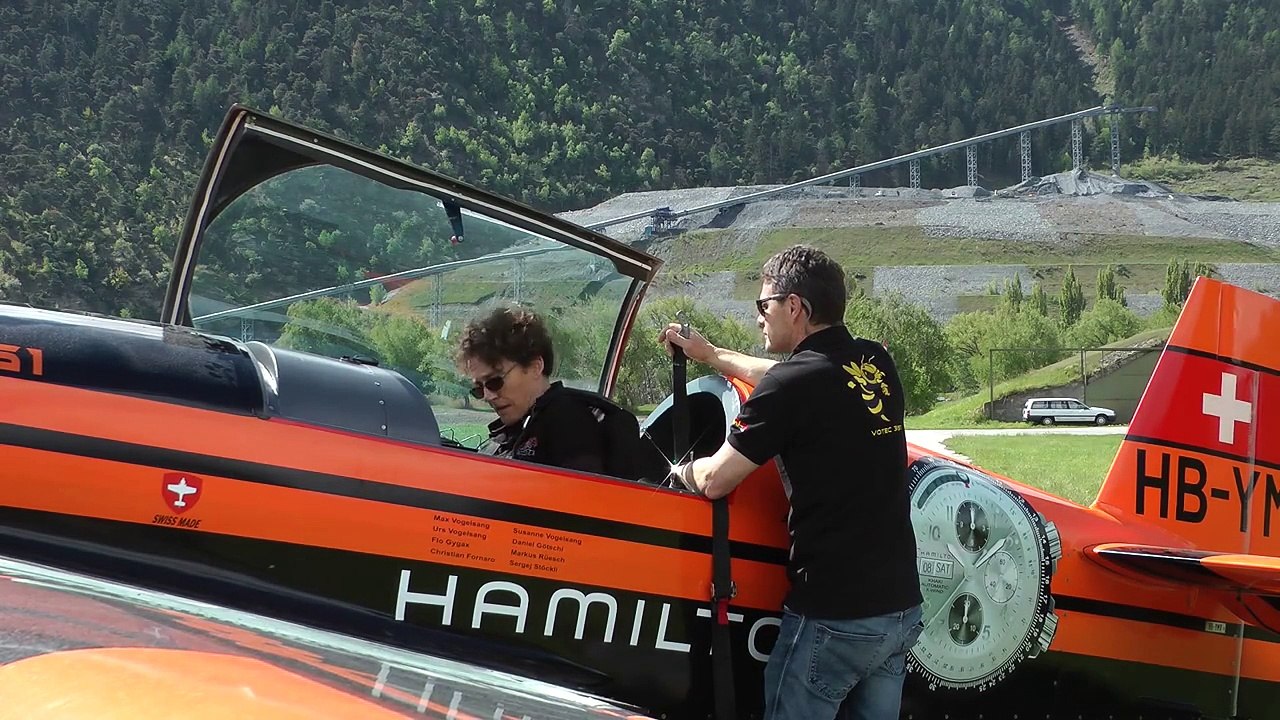 Votec 351 -- Aerobatic flight performance / Susanne Vogelsang / Raron Airfield