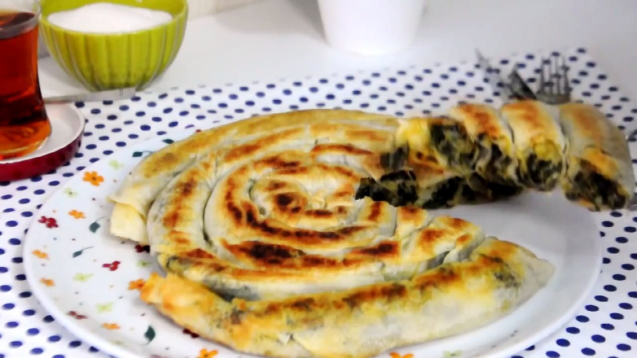 Tavada Kol Böreği Tarifi | Pratik Ispanaklı Börek