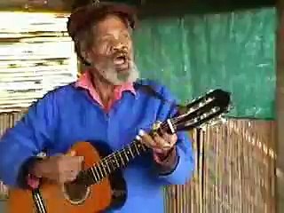 Funny toothless south african singer - tandlose wonder