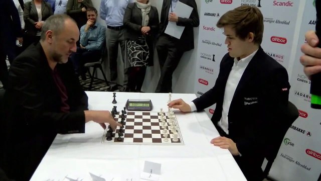 Magnus Carlsen champion d'échec blitz