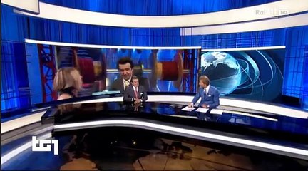 Flavio Insinna in diretta al TG 1 in attesa della prima puntata di stagione di "Affari Tuoi - 07/09/2015