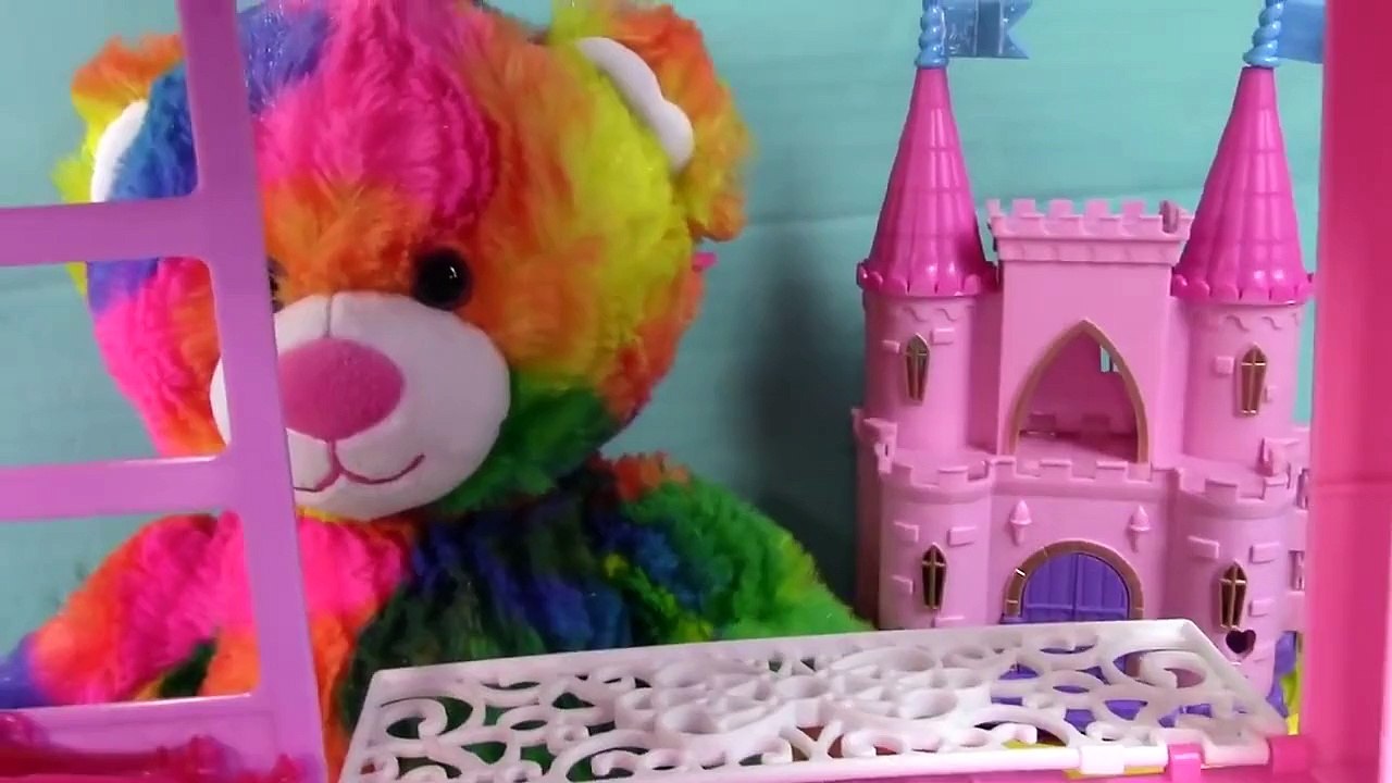 Barbie Glam Vacation MESSY House Disney Frozen Princess Anna Kristoff Home Doll Playset Review