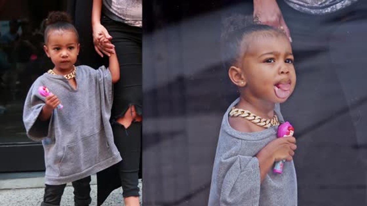 North West fait d'adorables grimaces