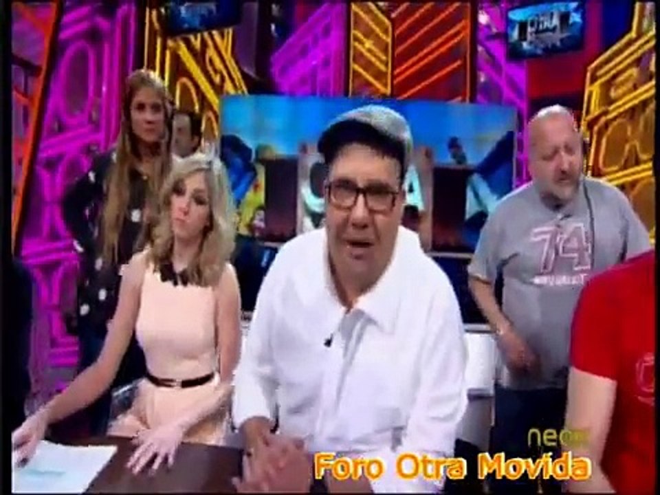 819-3min-lovining-kisscam.