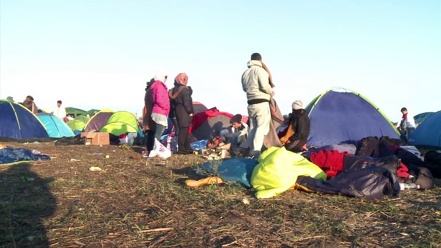 Dans toute l'Europe, les réfugiés affluent par milliers