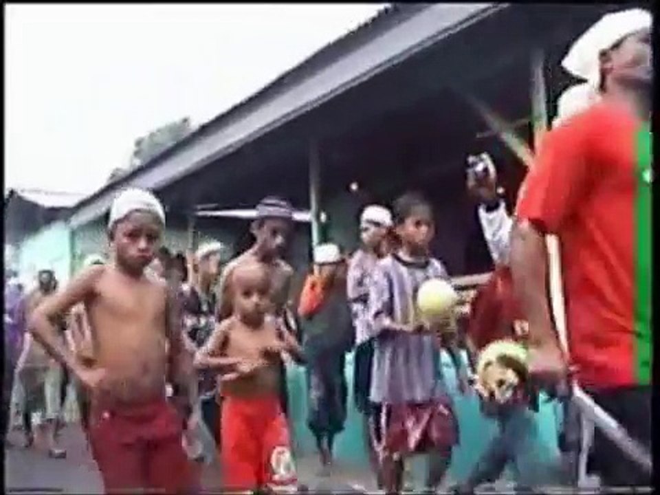 MA'ATENU - Ritual Uji Kekebalan Senjata Tajam di Desa Pelauw, Jazirah Hatuhaha, Maluku Tengah