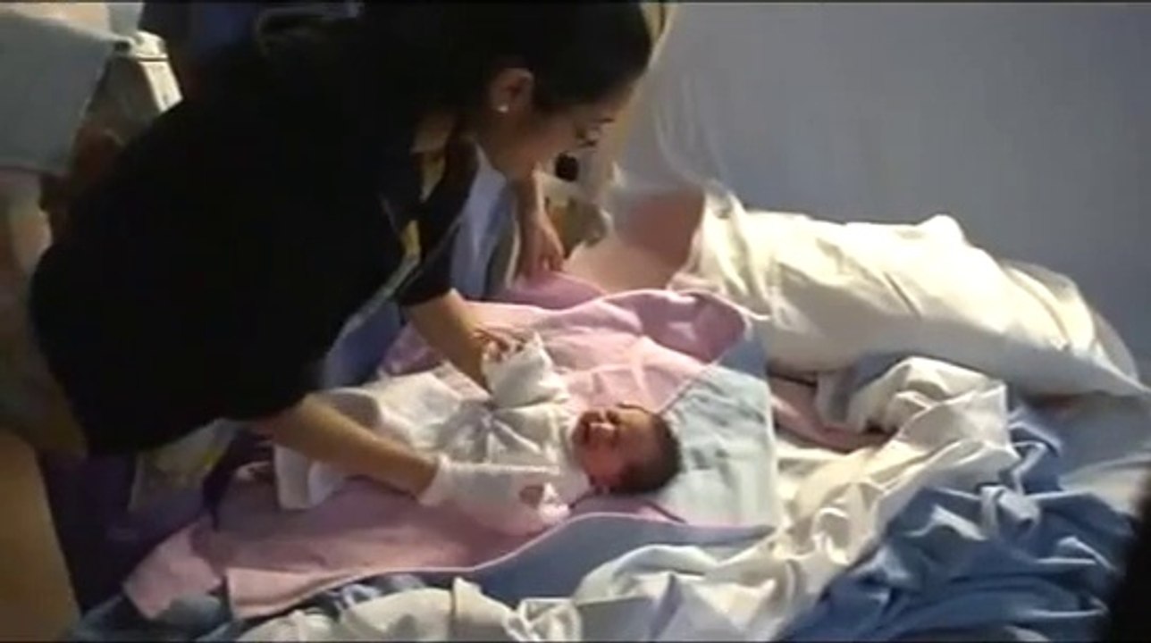 MARCH 8TH, 2009 - BABY GIRL 1ST BATH