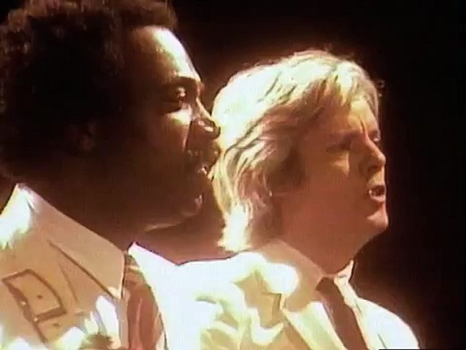 HOT CHOCOLATE - It Started With A Kiss (1982)