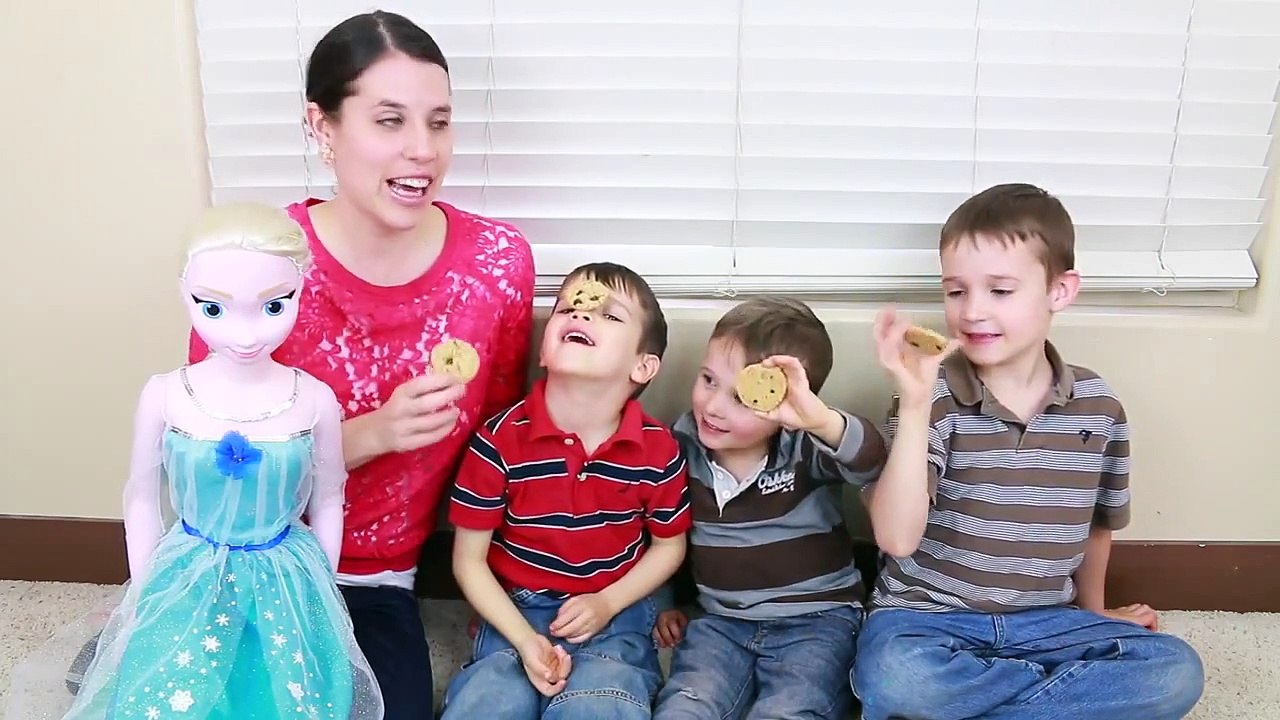 Cookie Challenge with Frozen My Size Elsa Queen & AllToyCollector's Kids   Funny Baby
