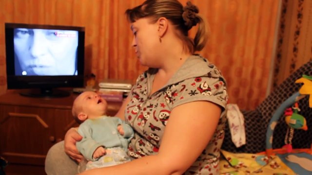 Трёхмесячный малыш поёт Жили у бабуси!!!!