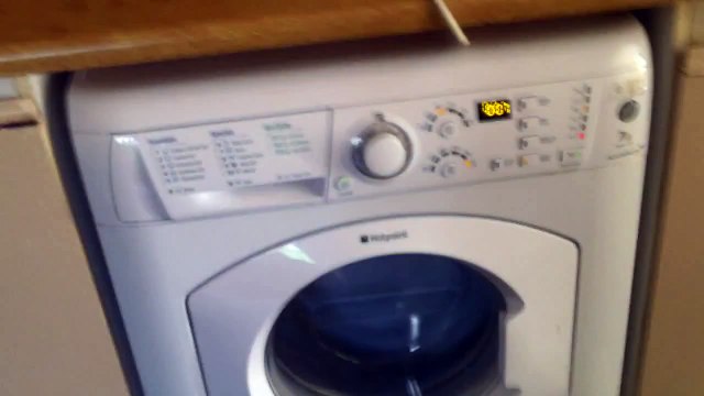 My Hotpoint Aquarius 7kg 1200 Spin WMF720P Washing Machine on Programme 3 Coloureds 40c Part 3