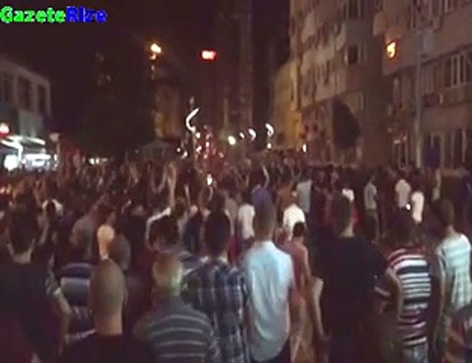 Hopa'da HDP binasına saldırı-