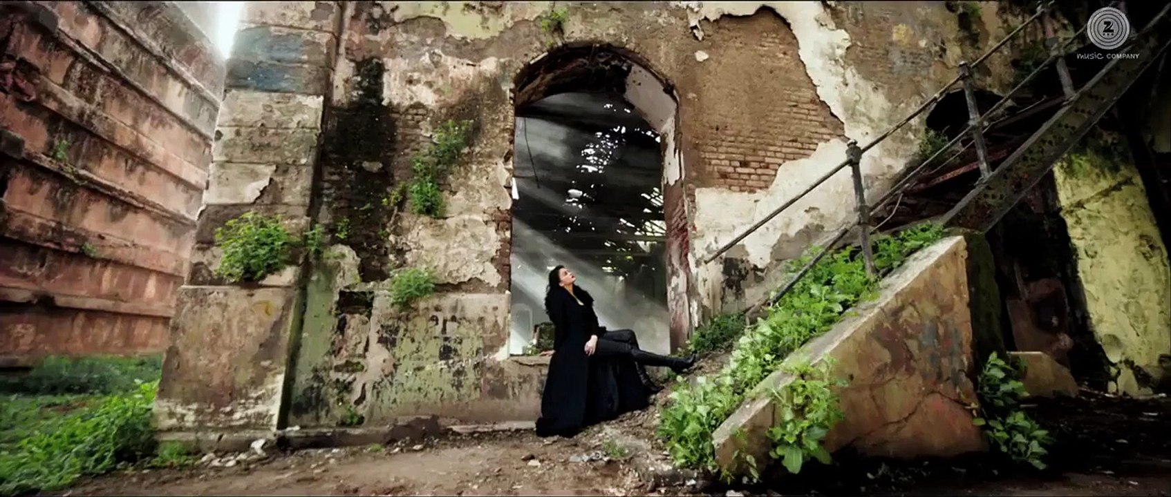 Bandeyaa Teaser 2 Jazbaa 2015
