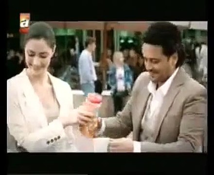 Ünlülerin ünsüzken oynadığı reklamlar İrem Sak Coffee Mate