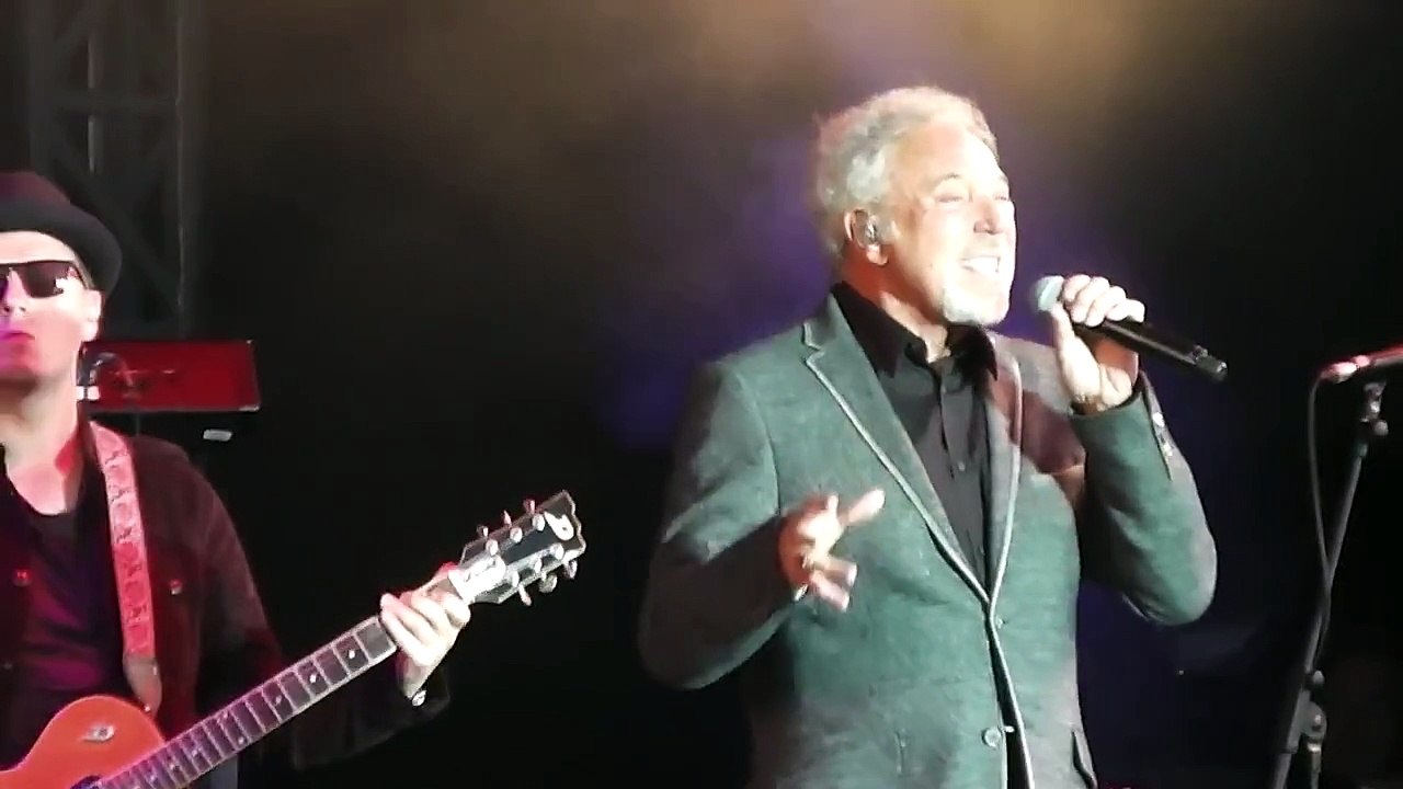V Festival 2015 Tom Jones - Mama Told Me Not To Come