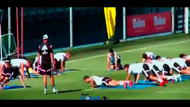 Cristiano Ronaldo push ups in training, Best for a reason !