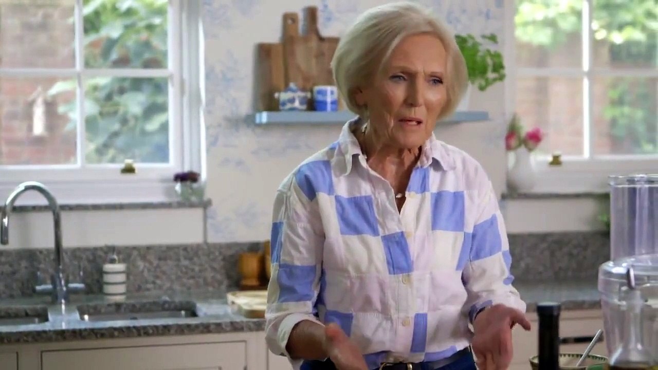 Mary Berry's Goats Cheese & Shallot Tarts (The Seaside) video Dailymotion