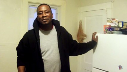 man eats dead rat 4 money