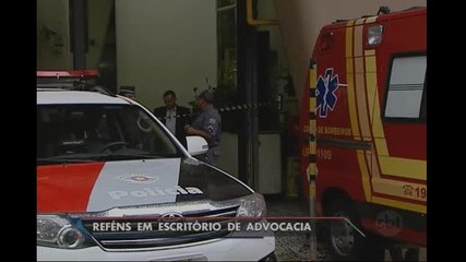 Ex-funcionária faz reféns em escritório de advocacia
