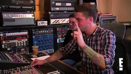 Total Divas Season 4, Episode 8 Clip׃ Brie Bella tests out her singing chops