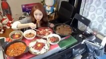 9000 دولار راتبا شهريا لفتاة كورية وظيفتها الأكل