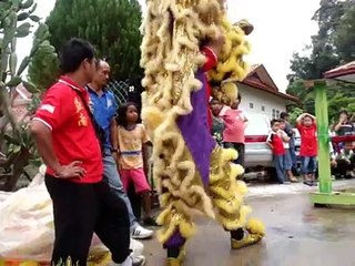 YICK NAM LION DANCE TEAM B - PRIVATE RESIDENCE LIKAS (12 FEB 2011)