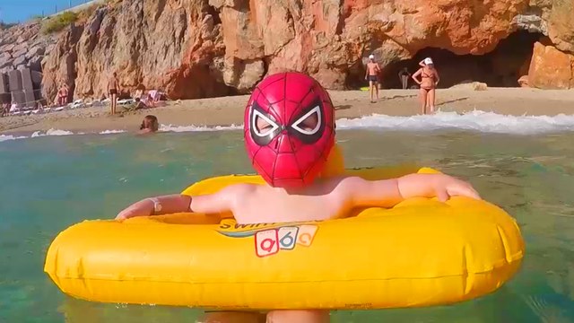 Мальчик Человек Паук идёт Купаться на Море (Турция - Алания)