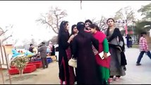 College Girls Of Pakistan At Lahore Park Showing Scandal Leaked