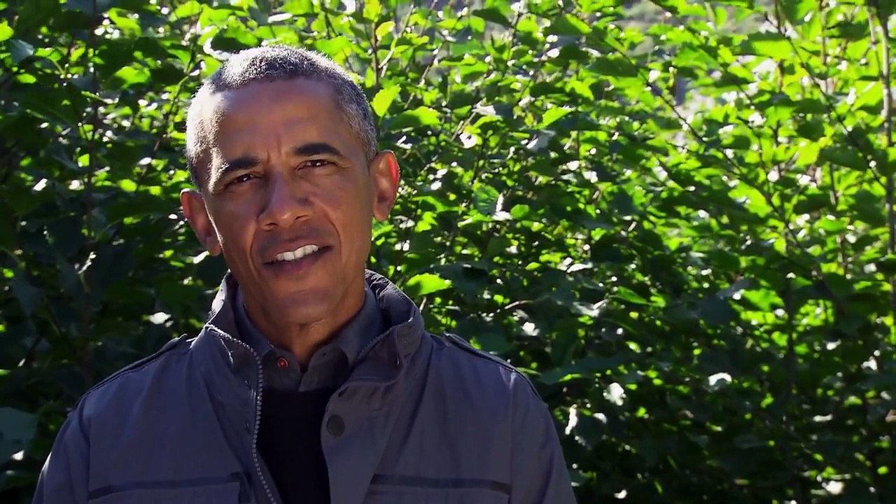 Bear Prepares a Salmon Meal for President Obama - Running Wild with Bear Grylls (Sneak Peek)