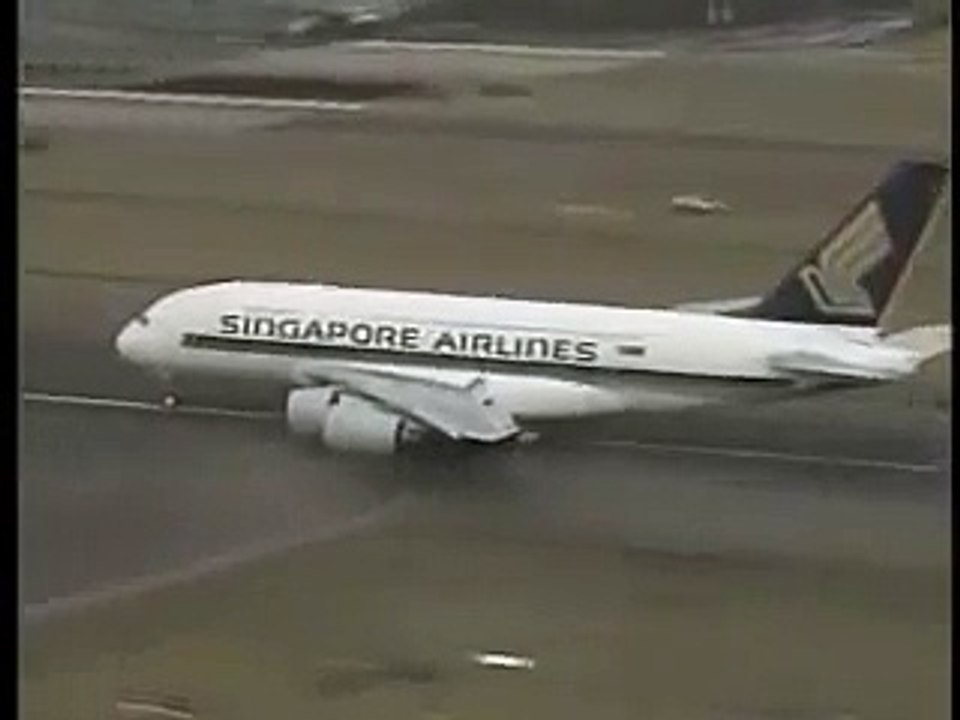 Landing of A380 first commercial flight (Singapore Airlines)