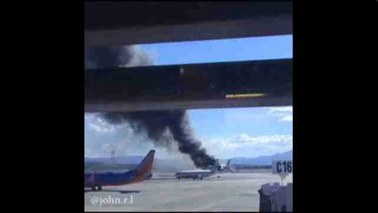 Un avión comercial se incendia antes de despegar en Las Vegas