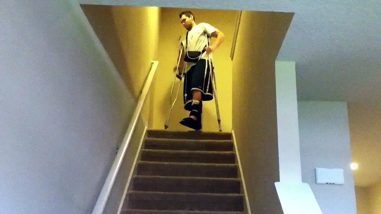 Guy falls on crutches: This is how I roll! Broken Ankle chronicles