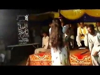 Pakistani mujra  funny chicken dance girls